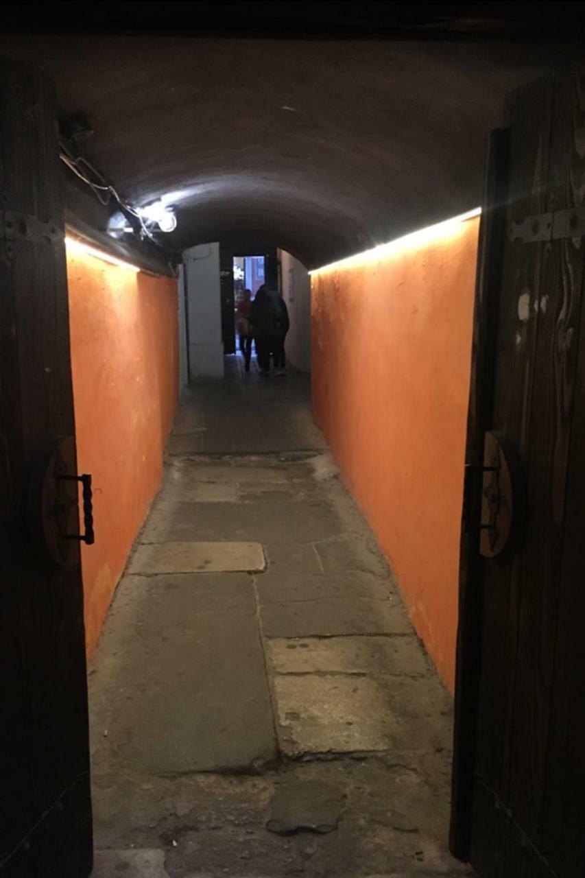 Уютная Квартира На Площади Рынок Lviv Luaran gambar
